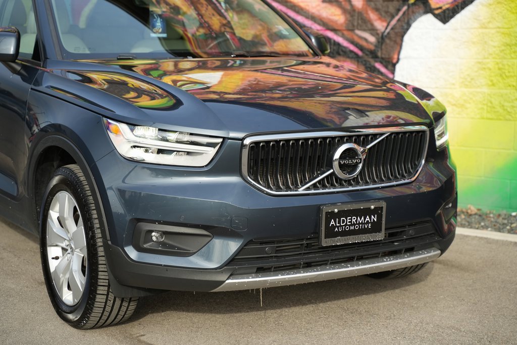 Used 2021 Volvo XC40 T5 Momentum w/ Premium Package image 2