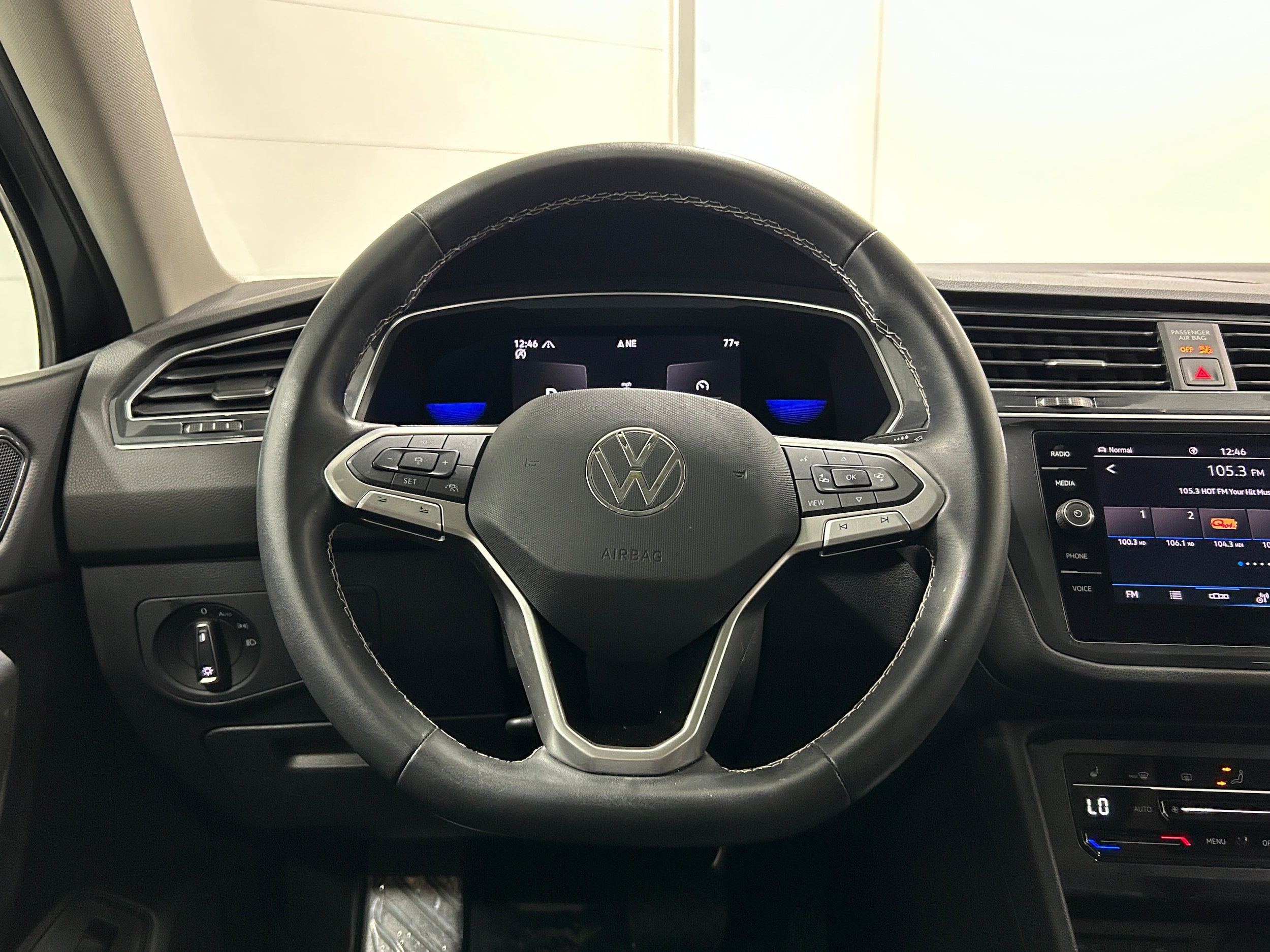 Used 2022 Volkswagen Tiguan SE AWD/4WD image 12