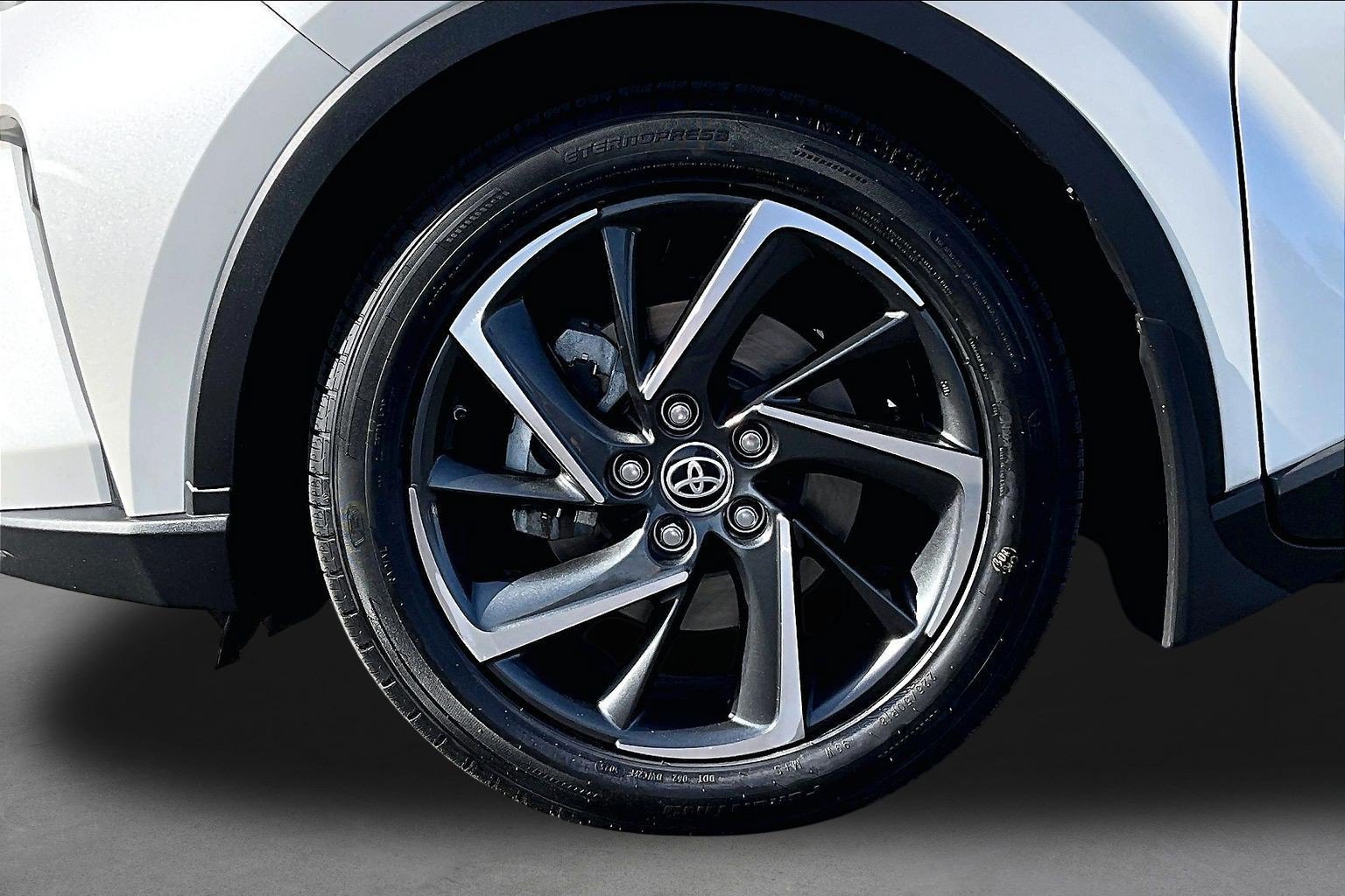 Used 2020 Toyota C-HR Limited FWD image 7