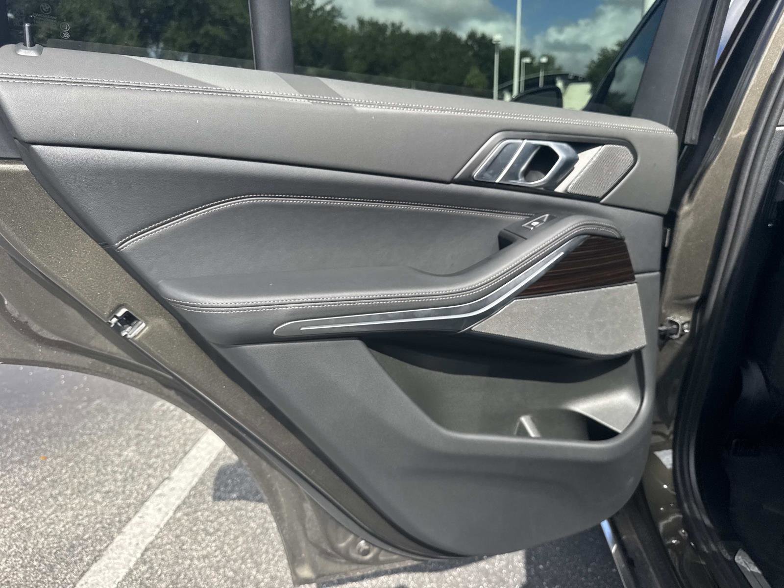 Certified 2025 BMW X5 xDrive40i w/ Premium Package image 12