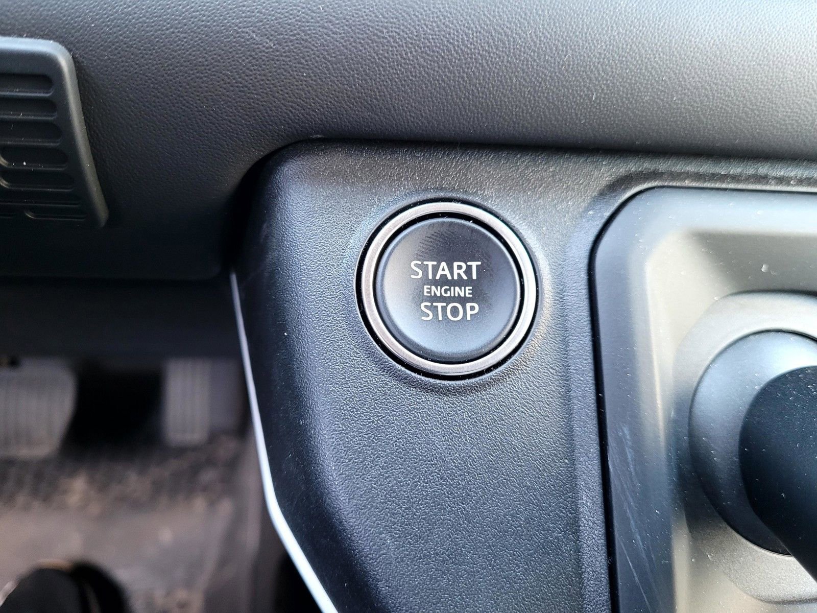Used 2025 Land Rover Defender 90 X-Dynamic SE AWD/4WD image 19