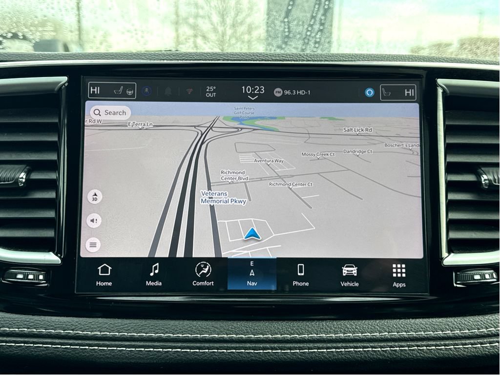 Used 2025 Chrysler Pacifica Limited FWD image 22