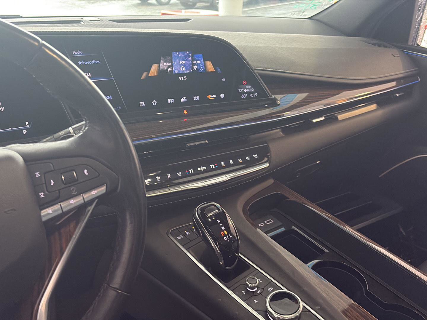 Used 2022 Cadillac Escalade ESV Premium Luxury image 16