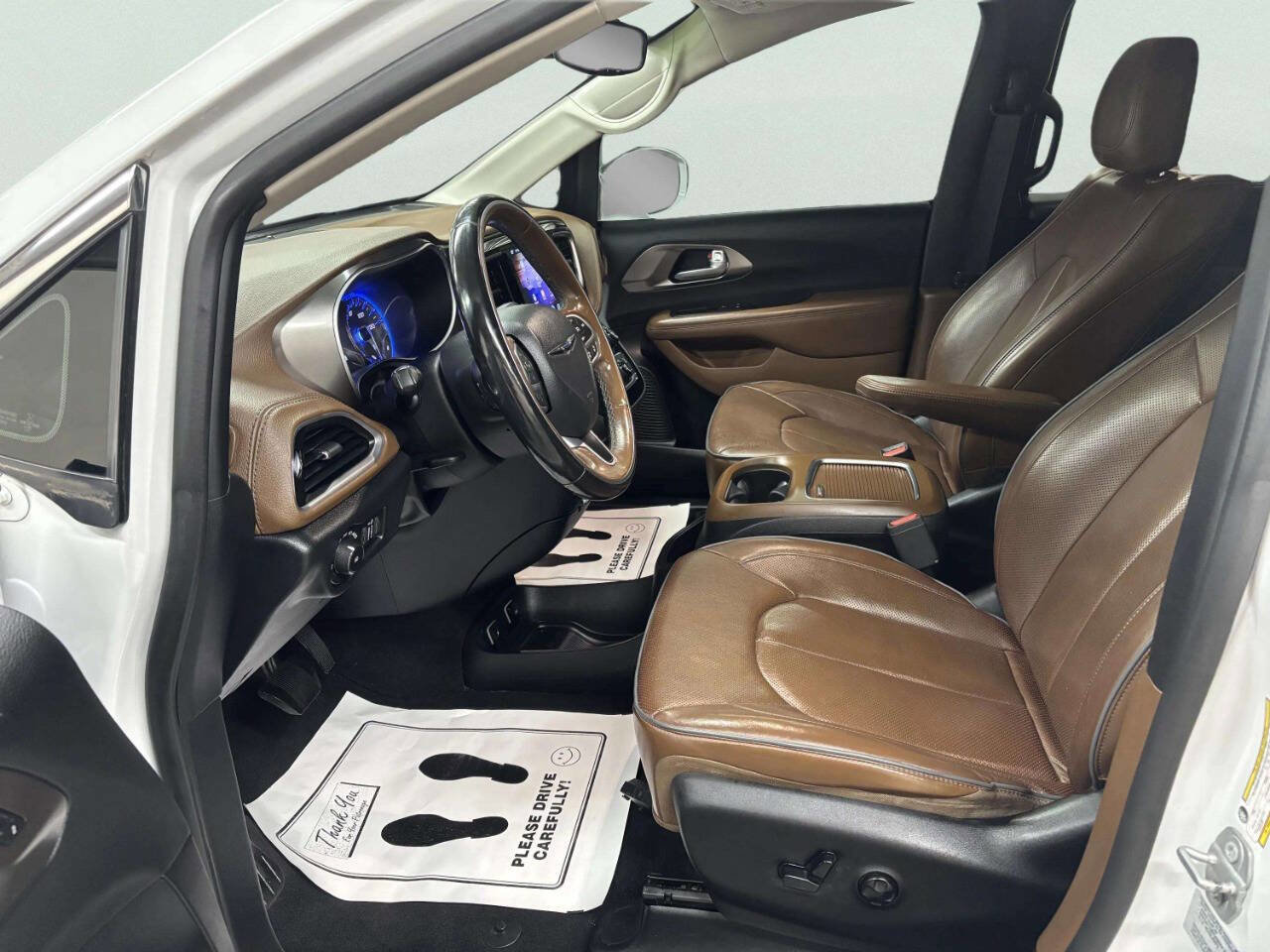 Used 2017 Chrysler Pacifica Limited FWD image 15