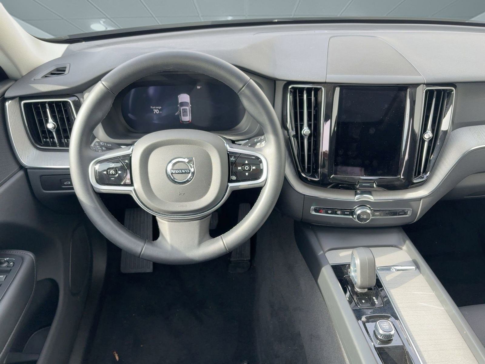 Certified 2025 Volvo XC60 B5 Plus image 28