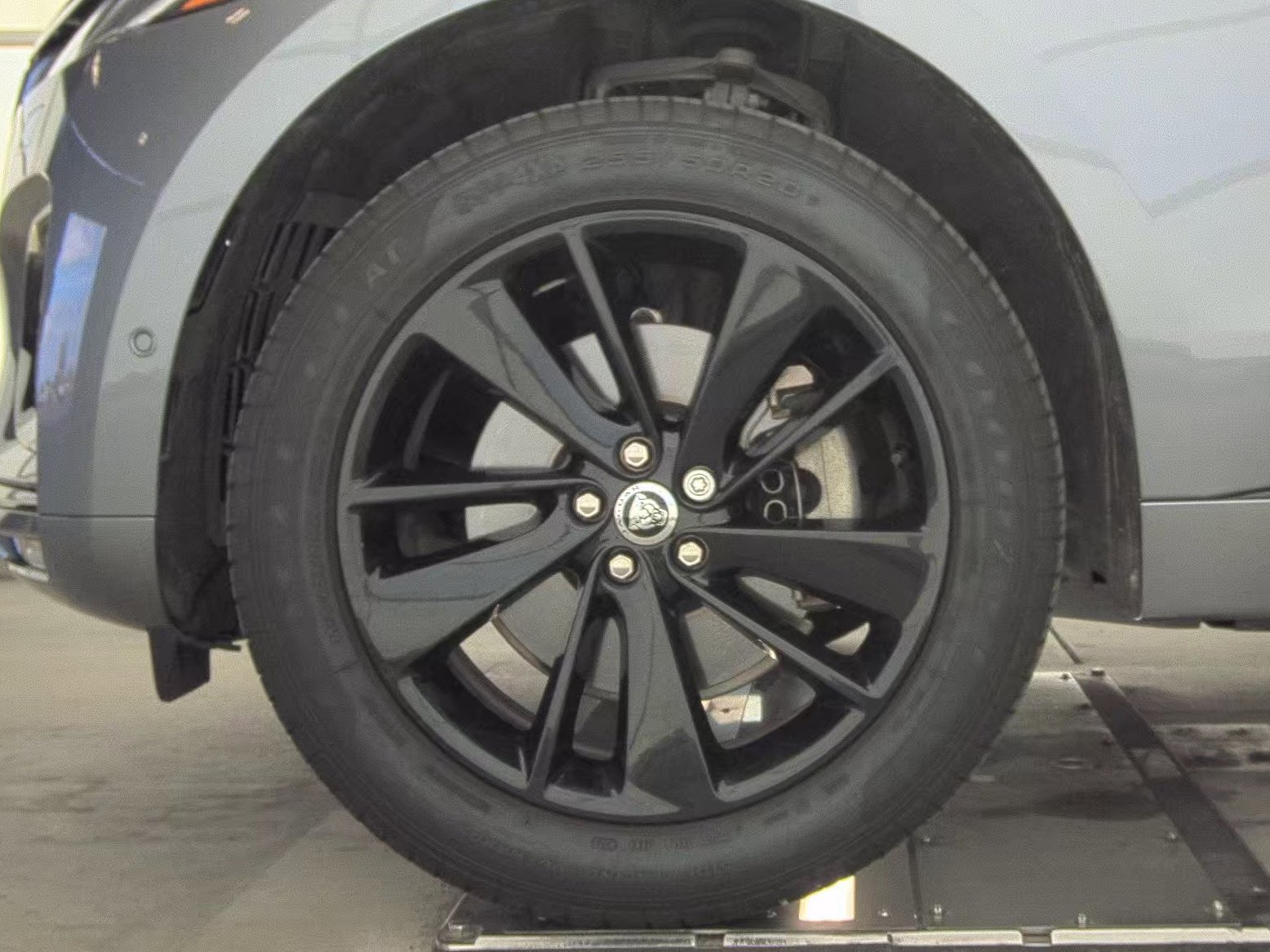 Used 2025 Jaguar F-PACE R-Dynamic S image 13