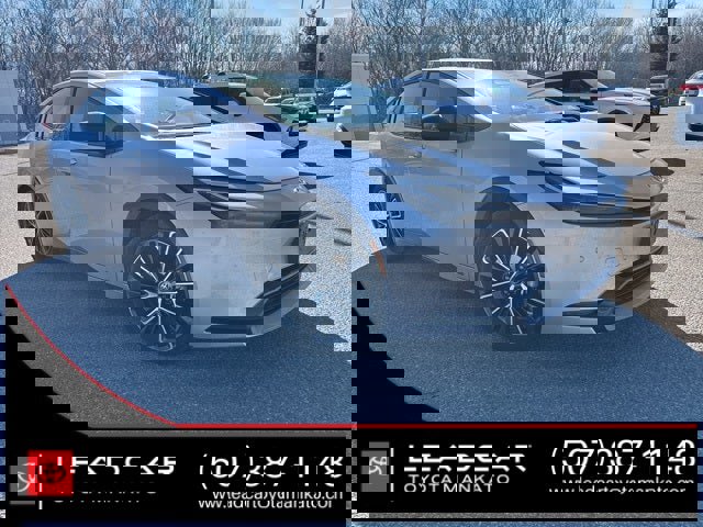 Used 2025 Toyota Prius XLE image 1