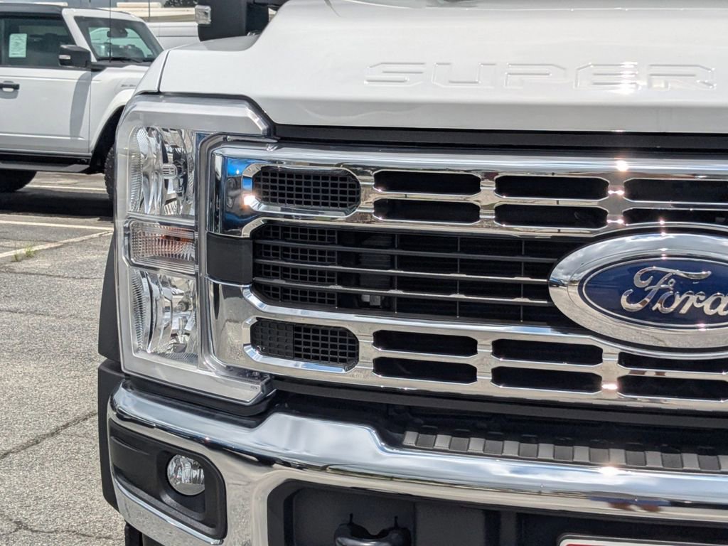 New 2025 Ford F550 4x4 Regular Cab Super Duty image 10