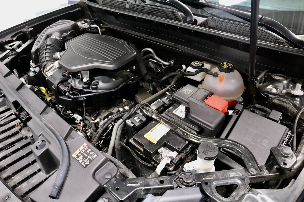 Used 2023 GMC Acadia SLT w/ LPO, Floor Liner Package image 18