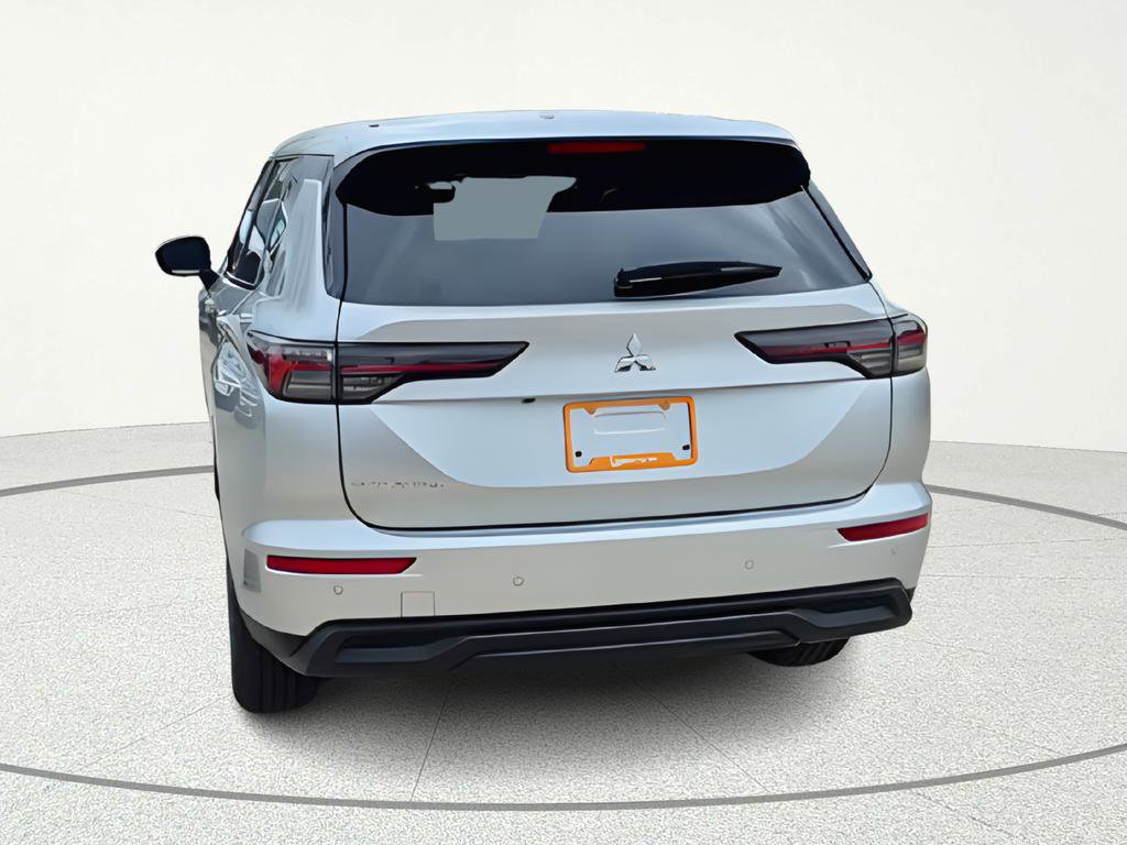 New 2026 Mitsubishi Outlander ES image 5
