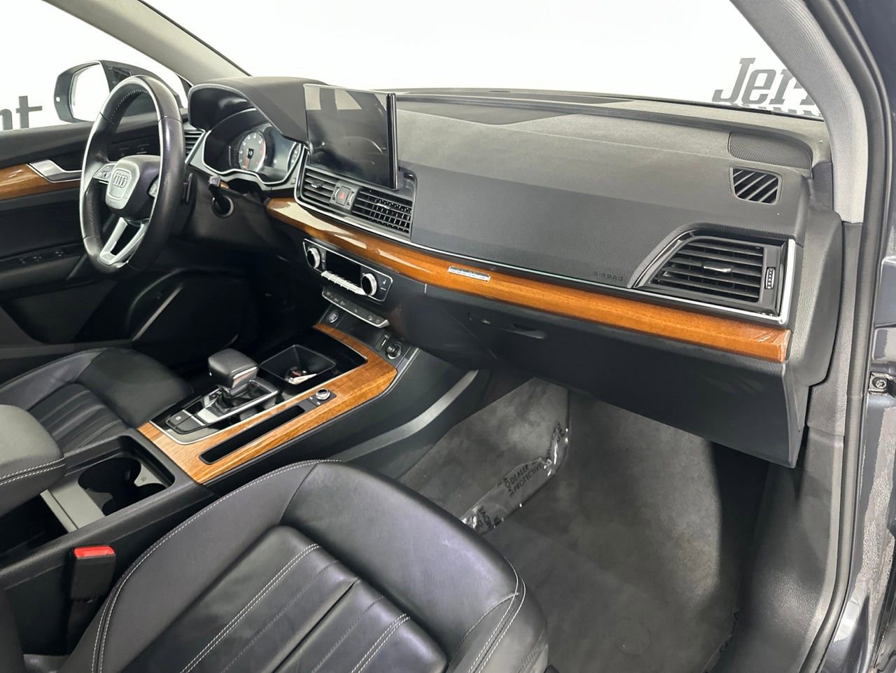 Used 2023 Audi Q5 2.0T Premium w/ Convenience Package AWD/4WD image 33