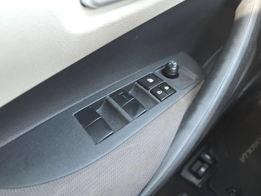 Used 2020 Toyota Corolla LE FWD image 24