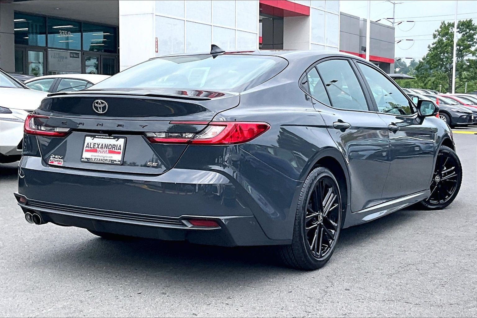 Used 2025 Toyota Camry SE FWD image 12