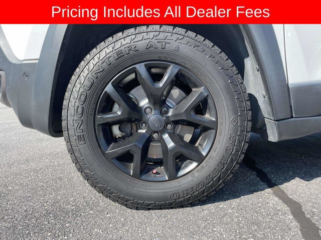 Used 2017 Jeep Cherokee Trailhawk AWD/4WD image 9