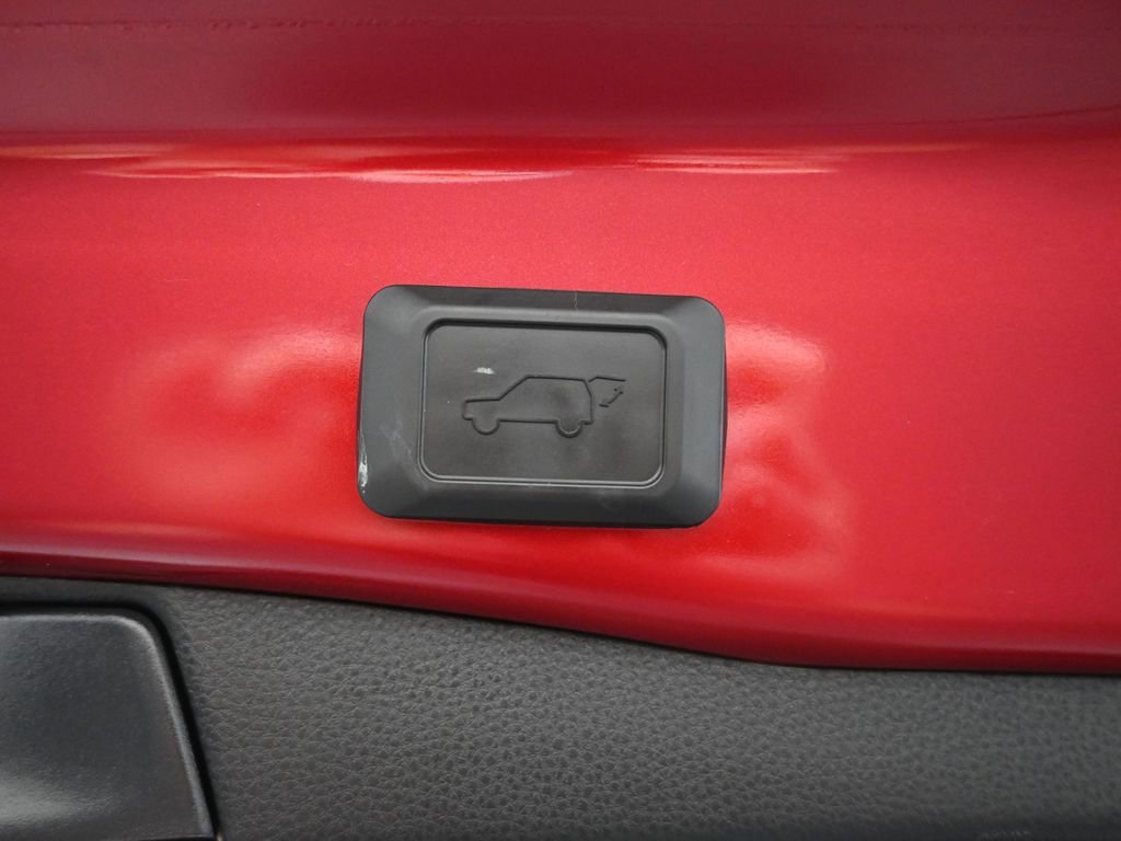 Used 2025 Toyota RAV4 XLE w/ Convenience Package image 36