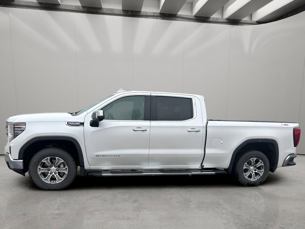 Used 2022 GMC Sierra 1500 SLT w/ SLT Convenience Package AWD/4WD image 2