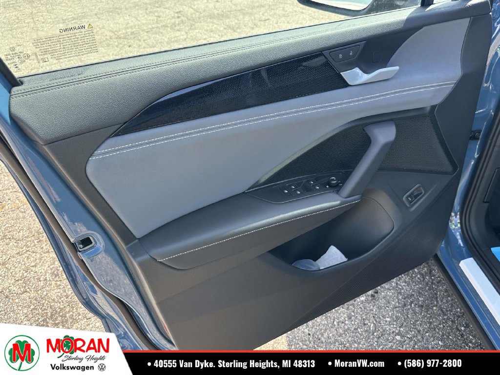 Used 2026 Volkswagen Tiguan SE AWD/4WD image 11