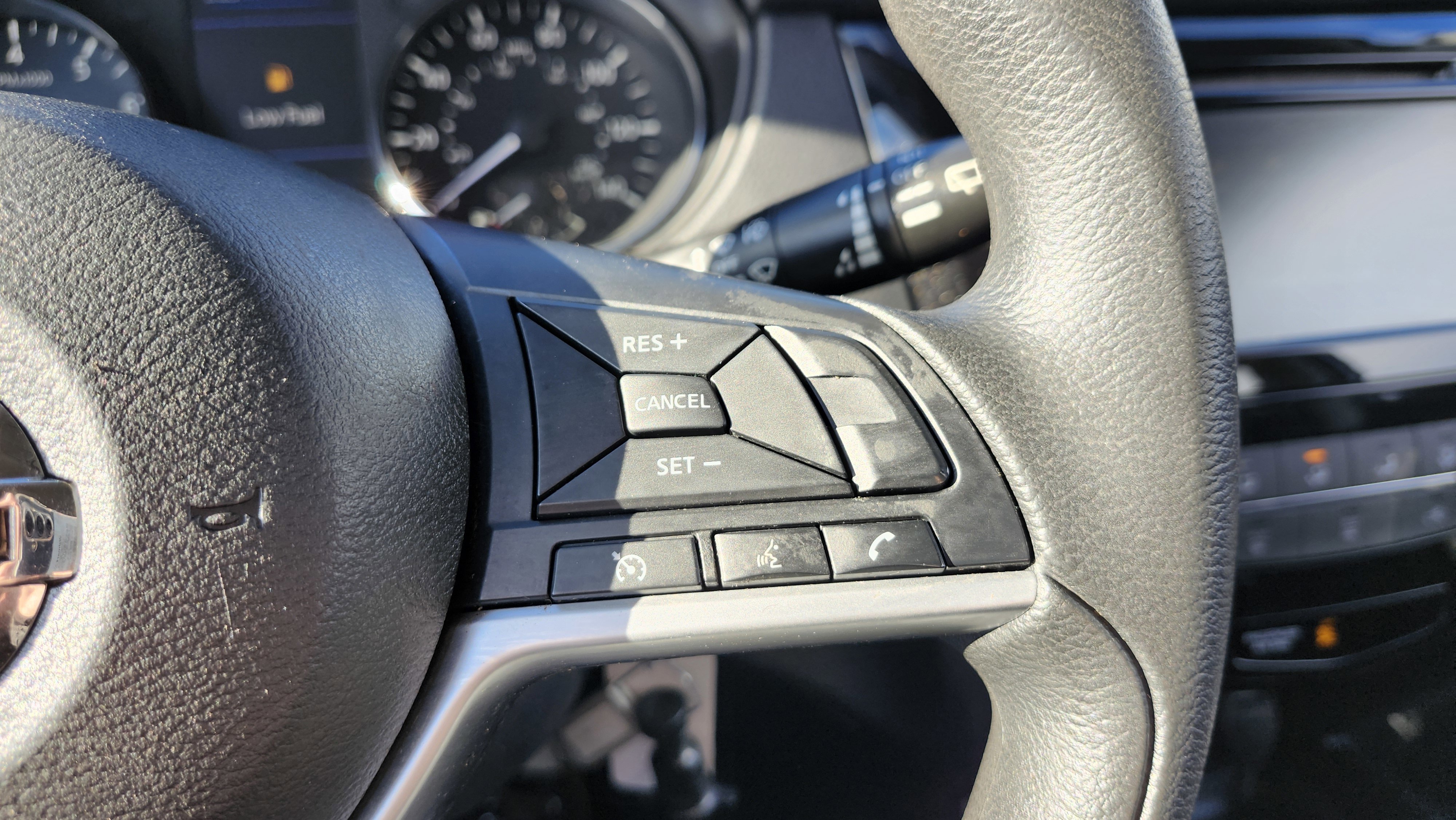 Used 2020 Nissan Rogue S image 29