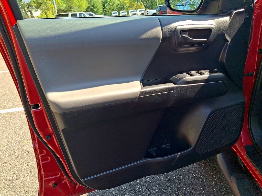 Used 2020 Toyota Tacoma SR AWD/4WD image 14