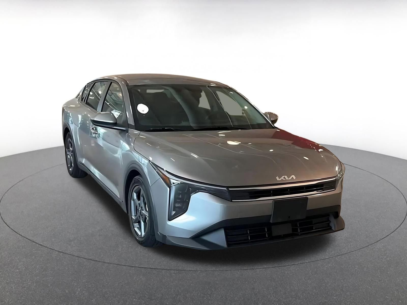 Used 2025 Kia K4 LXS image 3