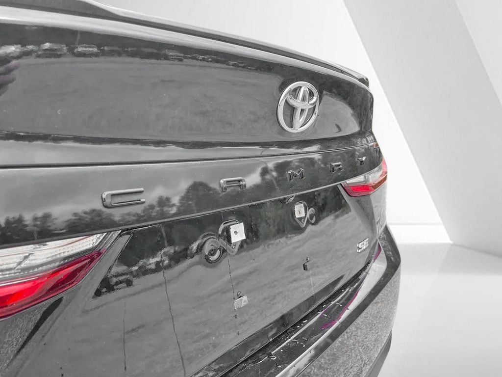 Used 2025 Toyota Camry SE FWD image 12