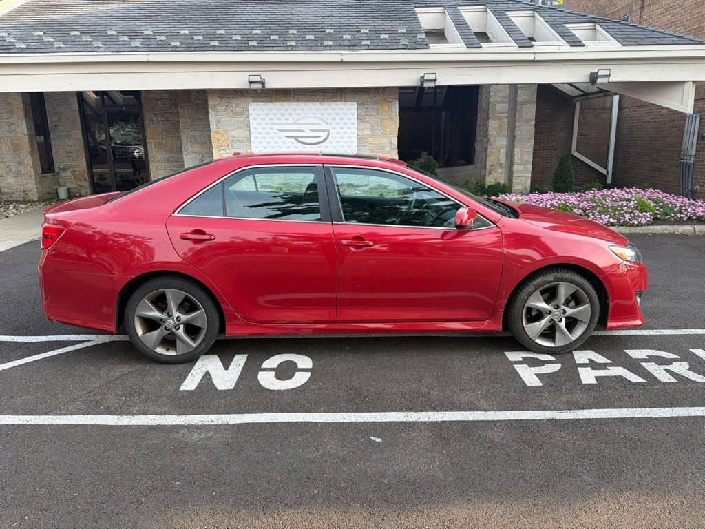 Used 2012 Toyota Camry SE FWD image 6