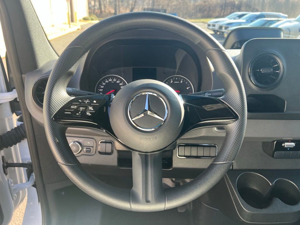Used 2025 Mercedes-Benz Sprinter 2500 image 14