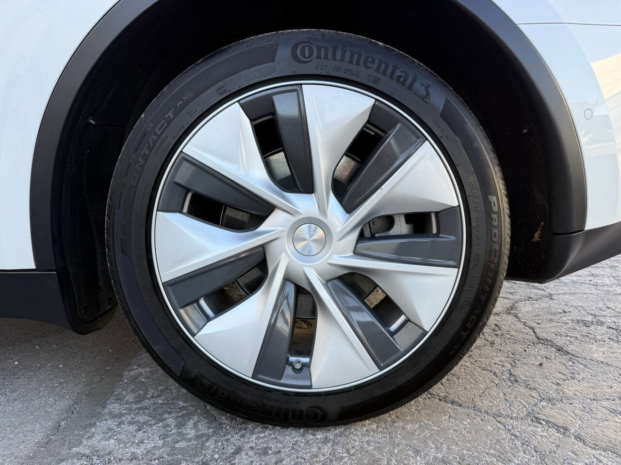 Used 2021 Tesla Model Y Long Range AWD/4WD image 32