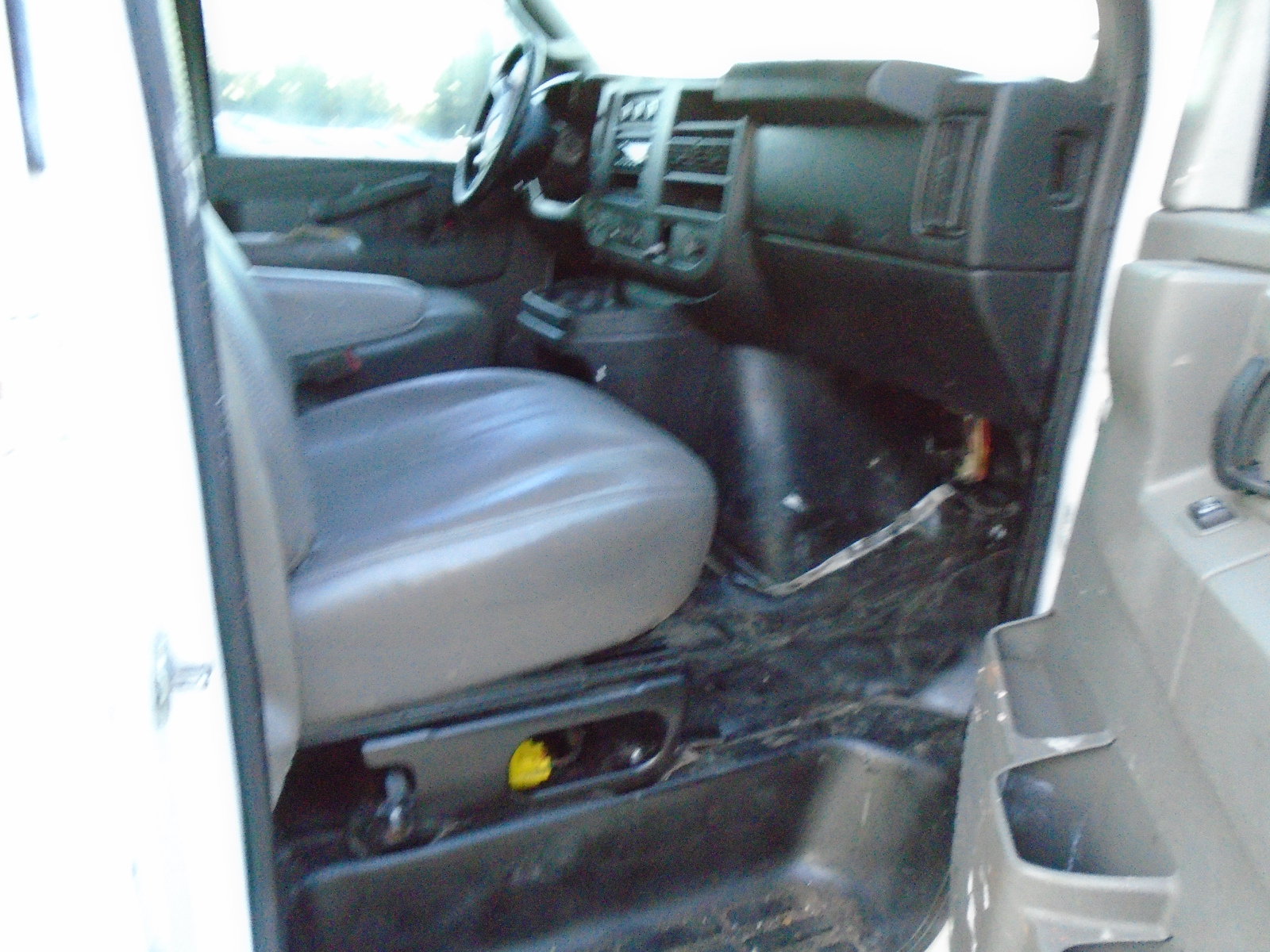 Used 2016 Chevrolet Express 2500 RWD image 9