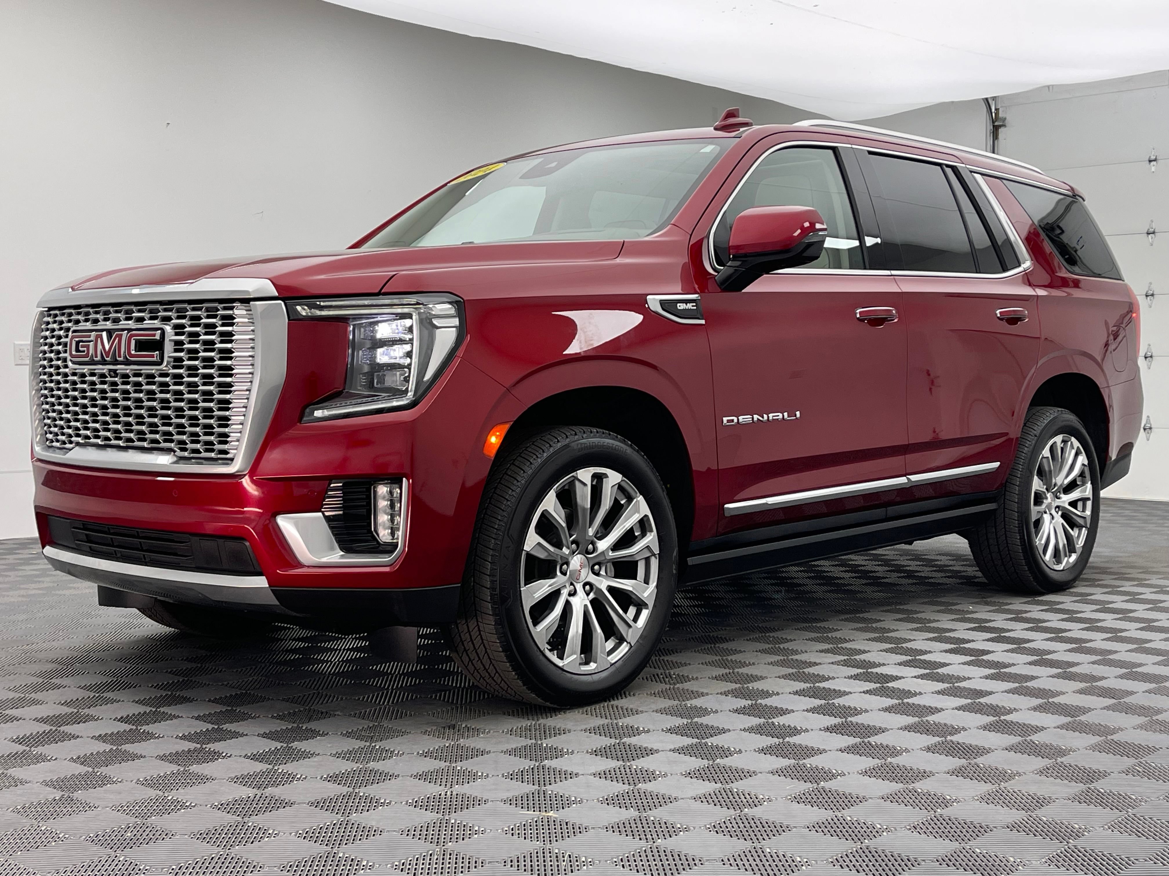Used 2024 GMC Yukon Denali AWD/4WD image 2