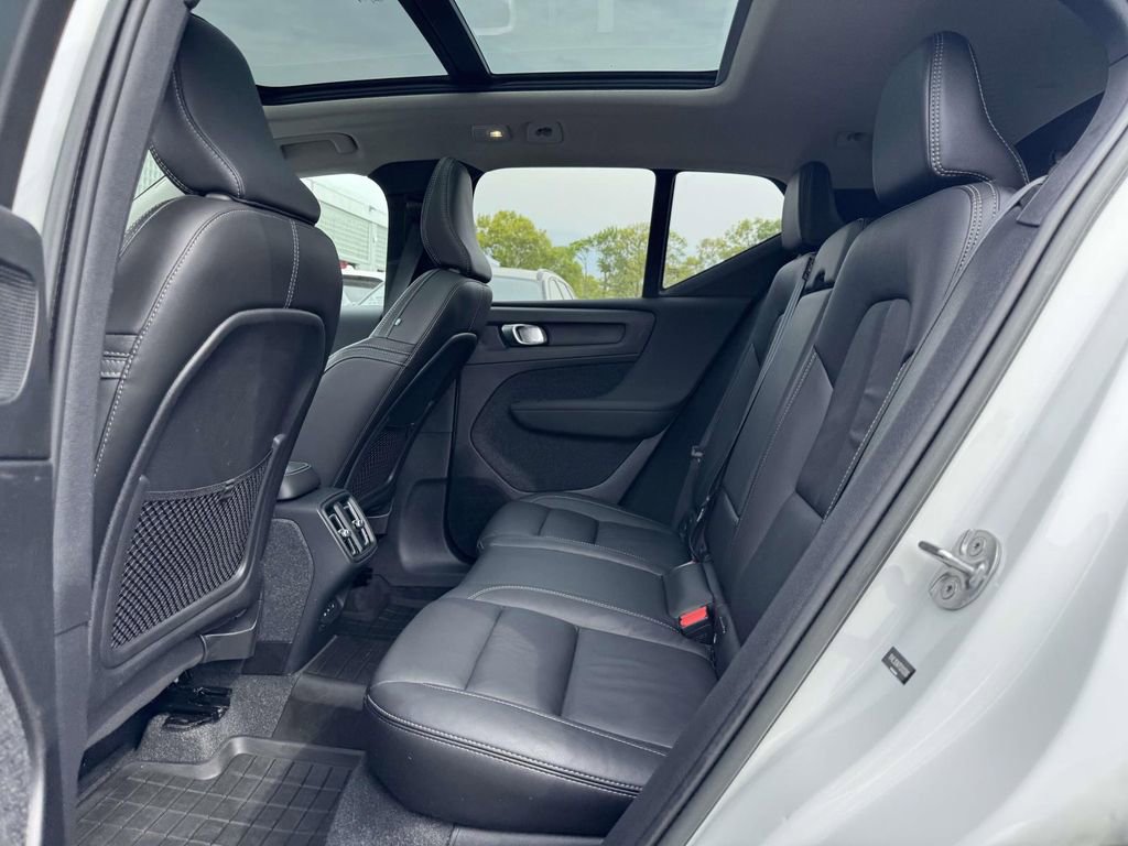 Certified 2023 Volvo XC40 B5 Plus w/ Driver Assist Package AWD/4WD image 12