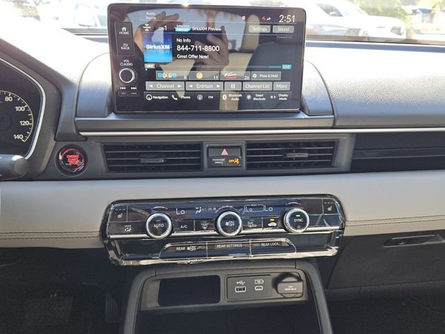 Used 2025 Honda Pilot Touring image 8