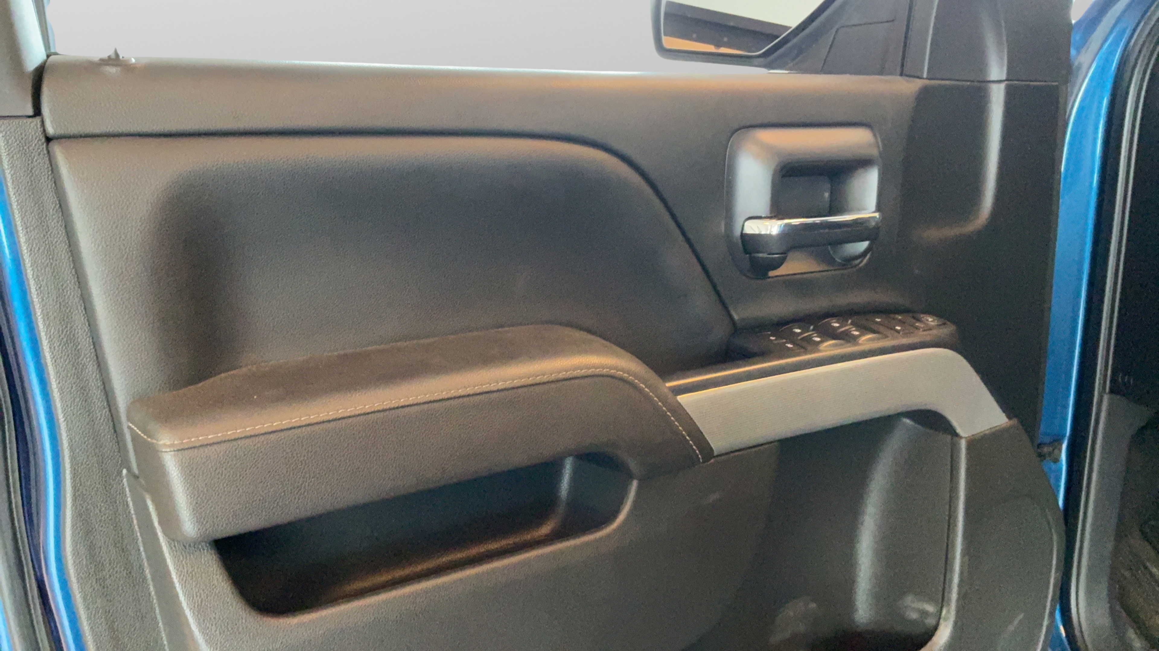 Used 2018 Chevrolet Silverado 1500 LT w/ All Star Edition AWD/4WD image 21