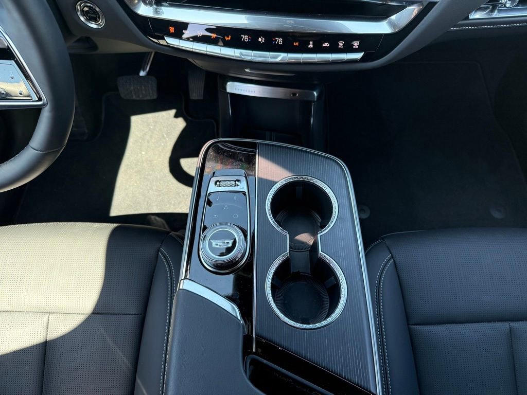 Certified 2025 Cadillac Lyriq Luxury AWD/4WD image 26