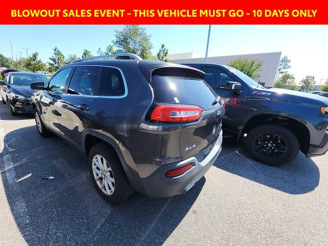 Used 2016 Jeep Cherokee Latitude w/ Cold Weather Group AWD/4WD image 8