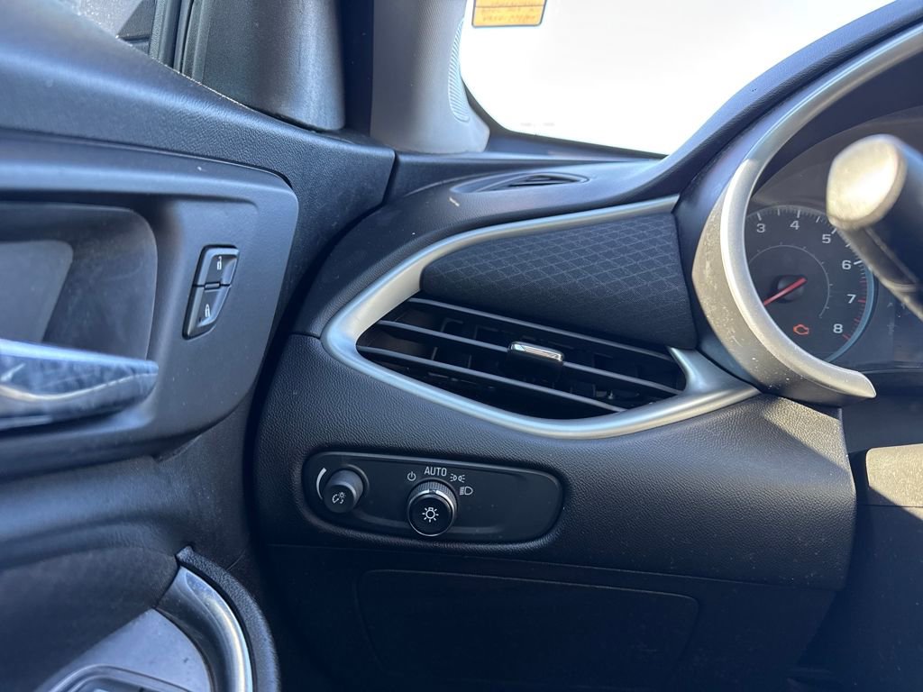 Used 2022 Chevrolet Malibu LT image 43