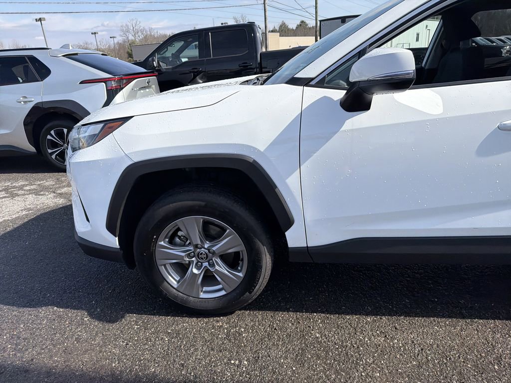 Used 2025 Toyota RAV4 XLE AWD/4WD image 11