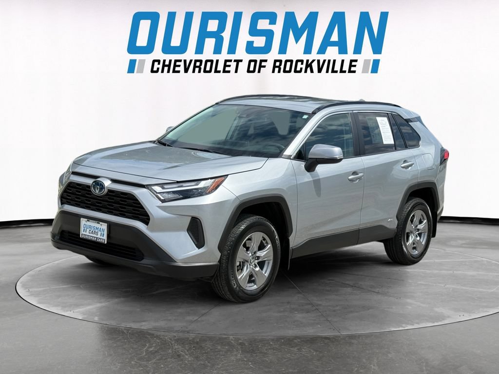 Used 2024 Toyota RAV4 XLE AWD/4WD image 2