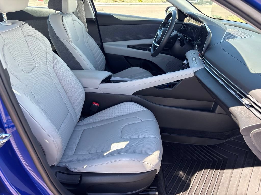 Used 2025 Hyundai Elantra Limited FWD image 17