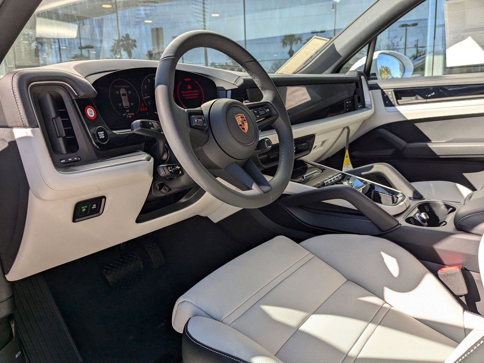 Certified 2025 Porsche Cayenne image 4