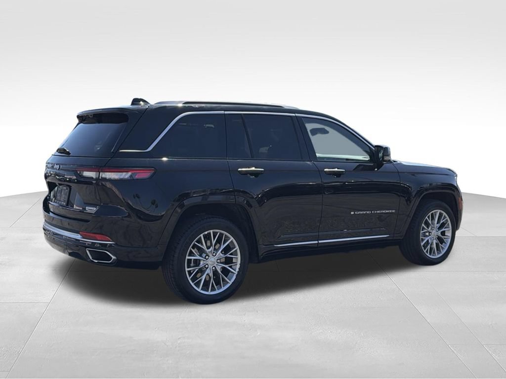 Used 2022 Jeep Grand Cherokee Summit w/ Advanced Protech Group IV AWD/4WD image 11