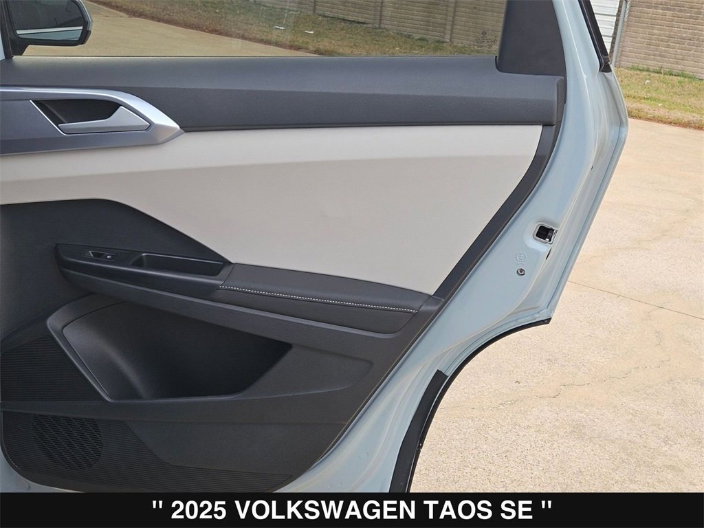 Used 2025 Volkswagen Taos SE image 29