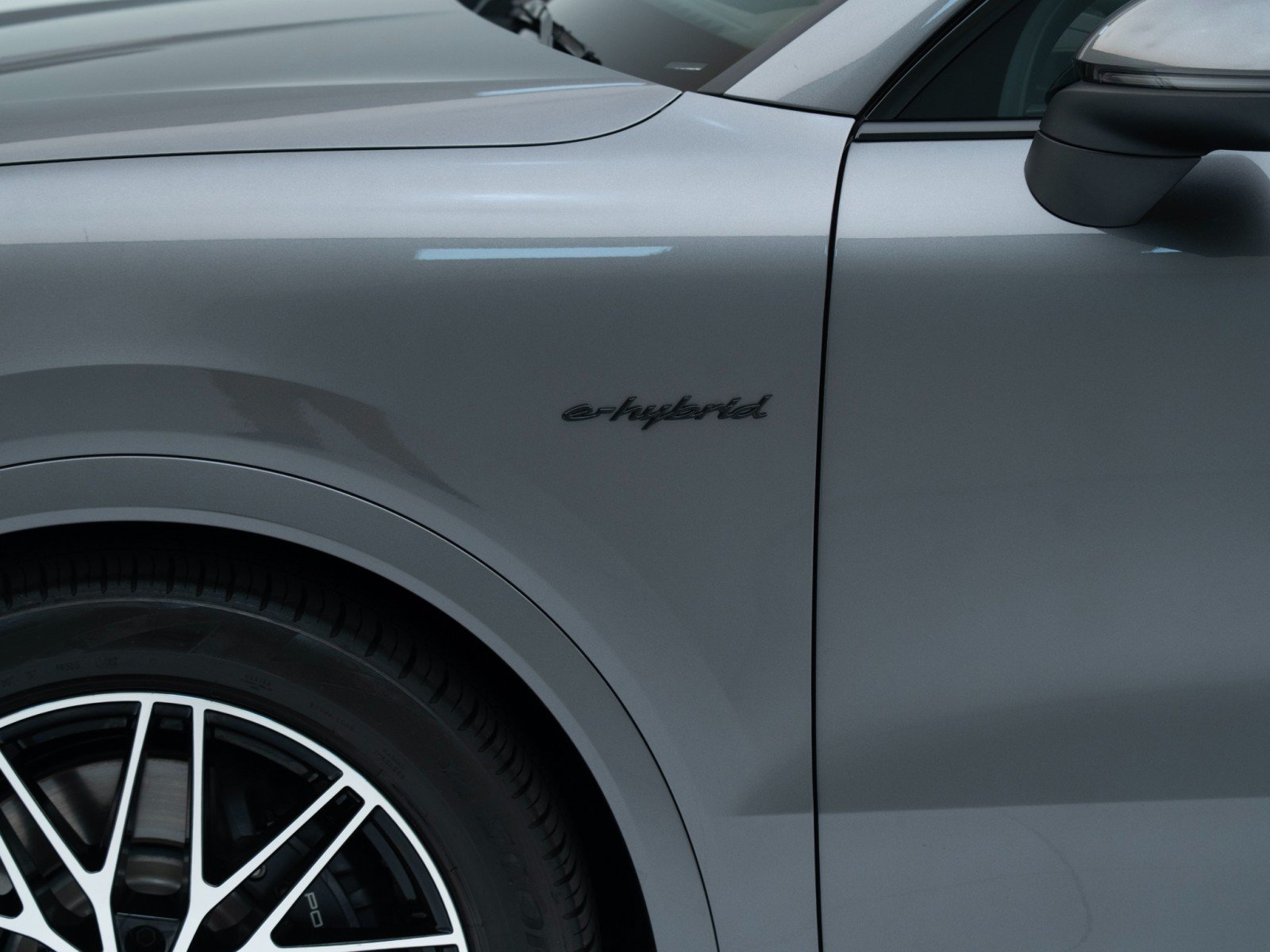 Certified 2025 Porsche Cayenne GTS AWD/4WD image 13
