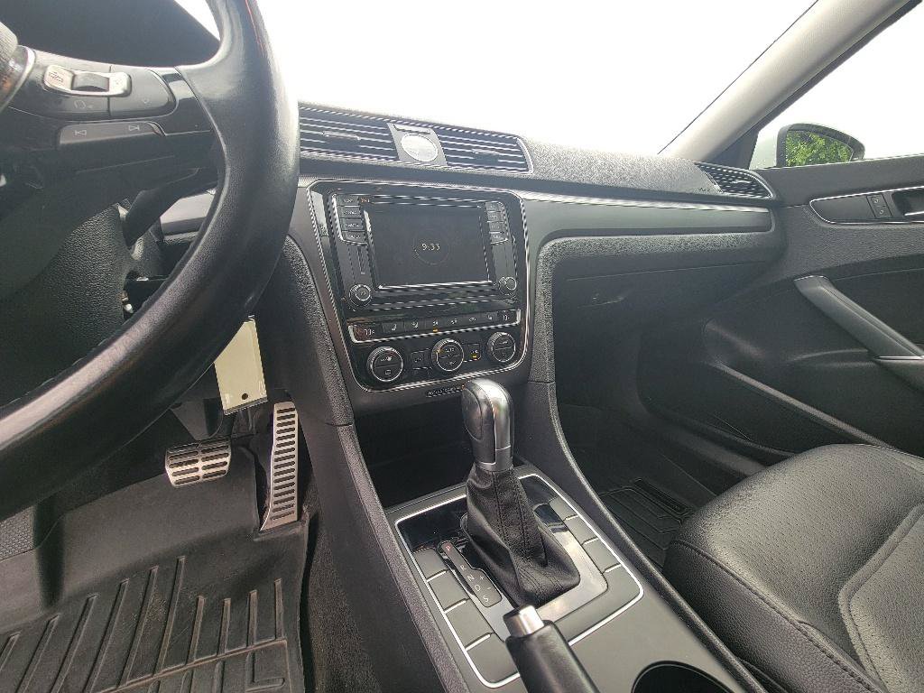Used 2017 Volkswagen Passat 1.8T R-Line FWD image 17