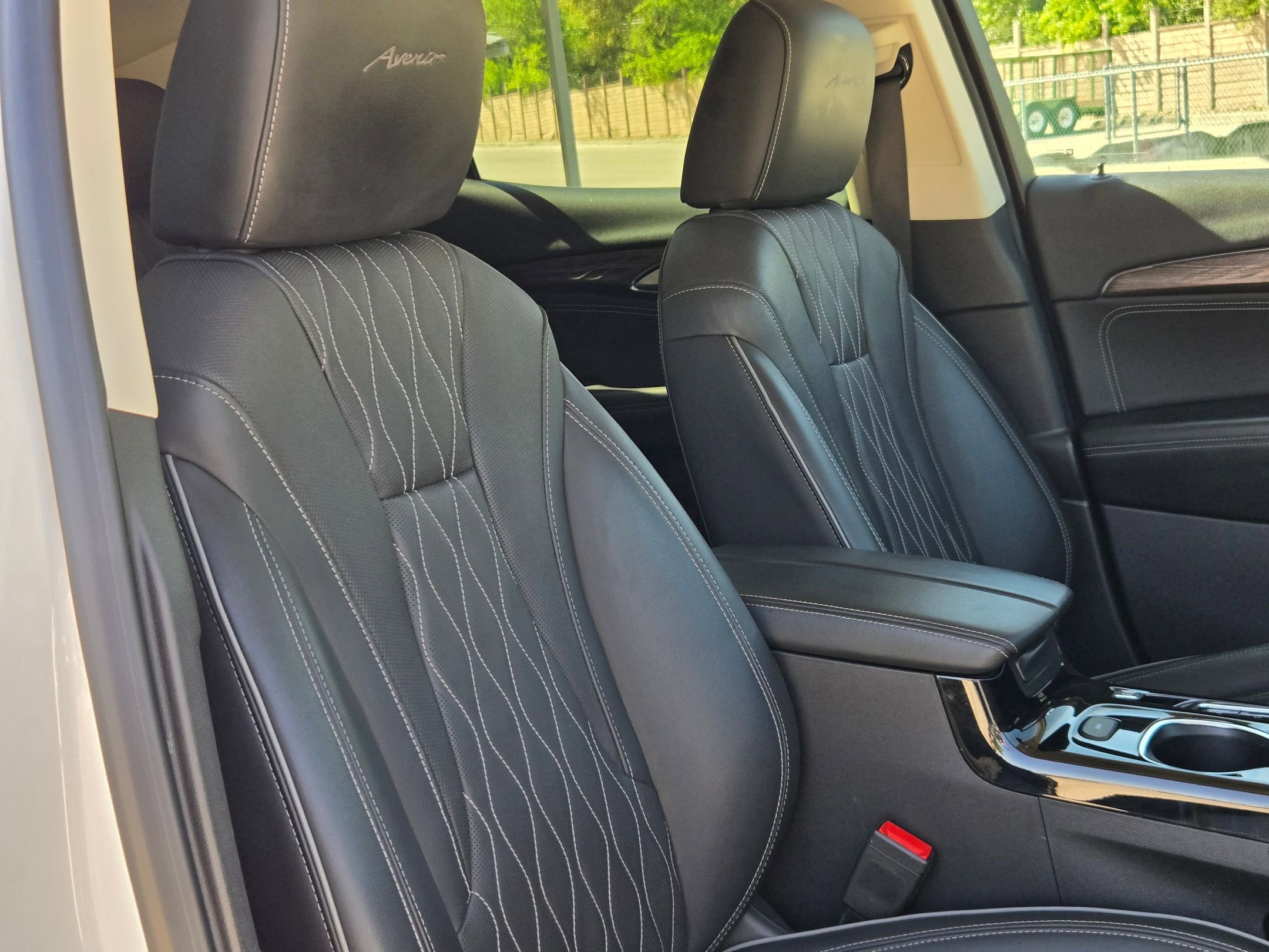 Used 2022 Buick Envision Avenir w/ Technology Package II image 31