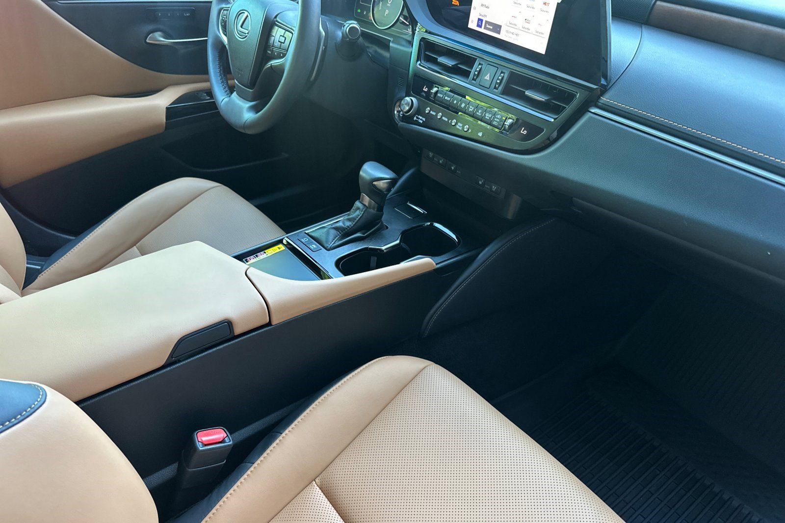 Used 2024 Lexus ES 300h w/ Premium Package image 19