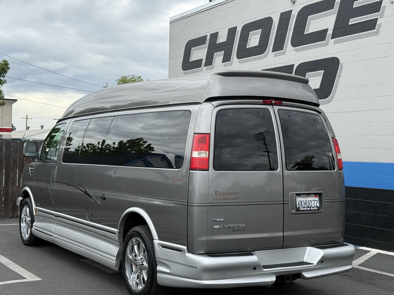 Used 2010 Chevrolet Express 2500 Extended w/ Preferred Equipment Group RWD image 33