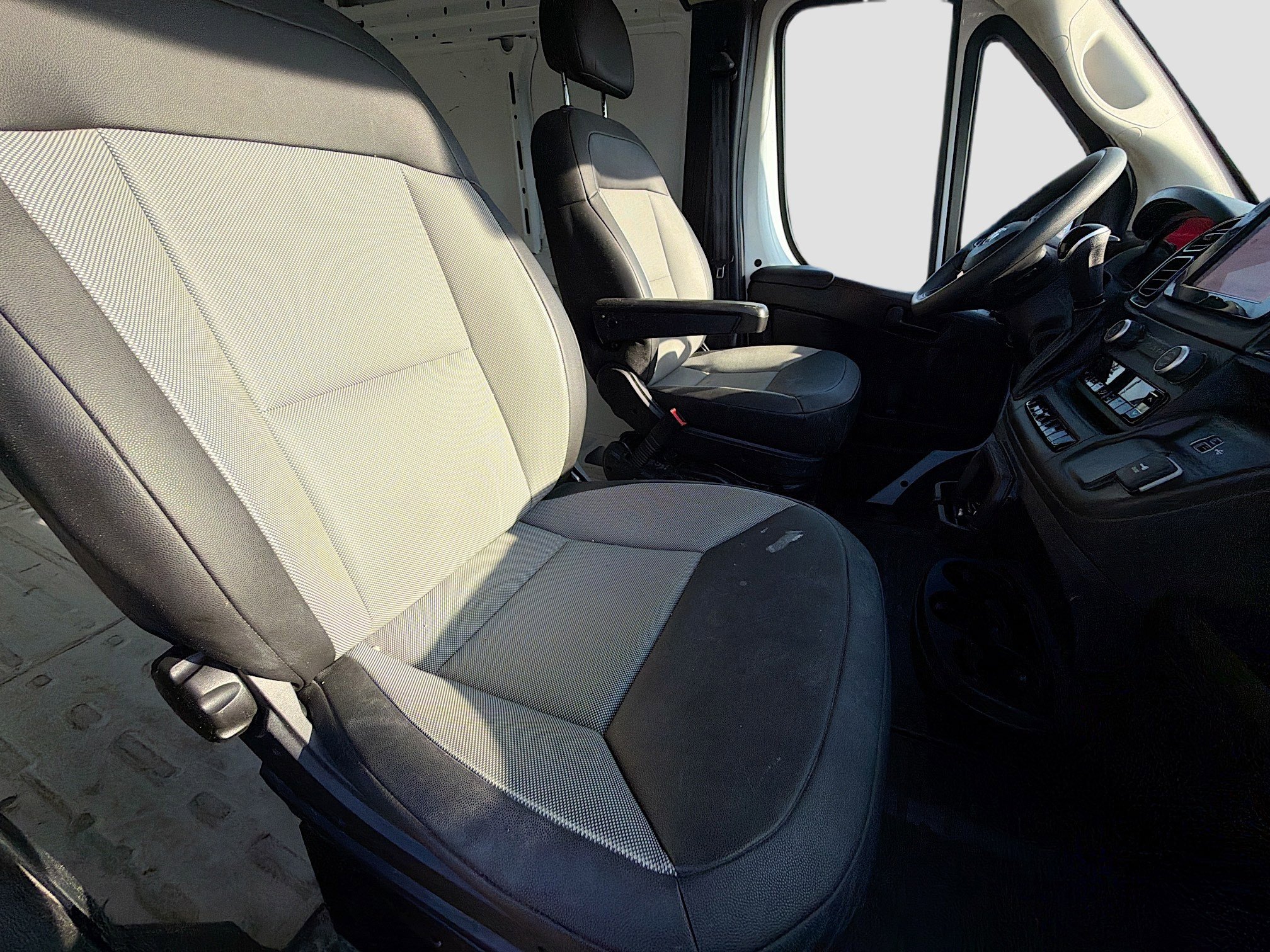 Used 2025 RAM ProMaster 3500 w/ Convenience Group FWD image 11