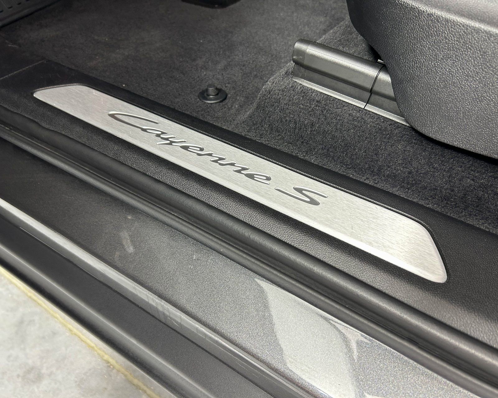 Certified 2024 Porsche Cayenne S AWD/4WD image 15