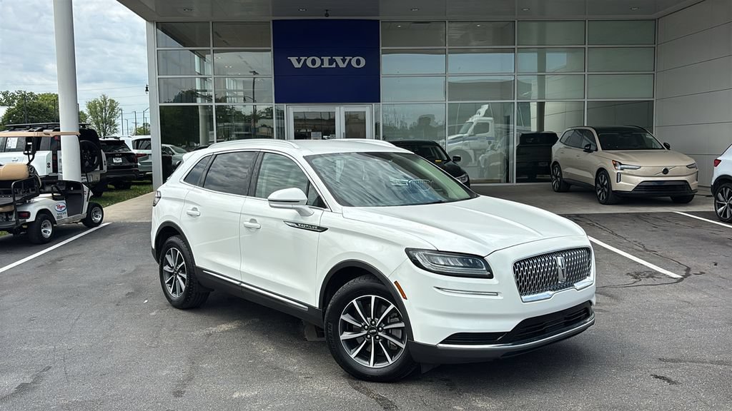Used 2021 Lincoln Nautilus AWD image 2